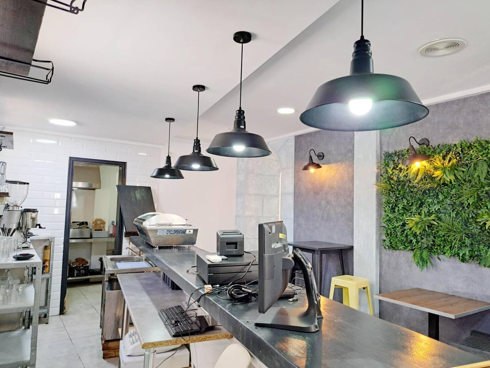 Virksomhed til leje i Denia - € 1.600 (Ref: 6520090)