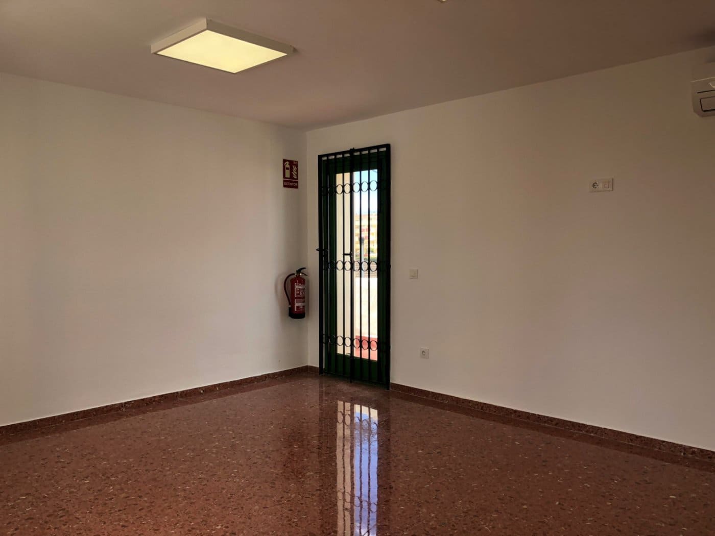 Komercyjne na sprzedaż w Denia - 270 000 € (Ref: 7568446)