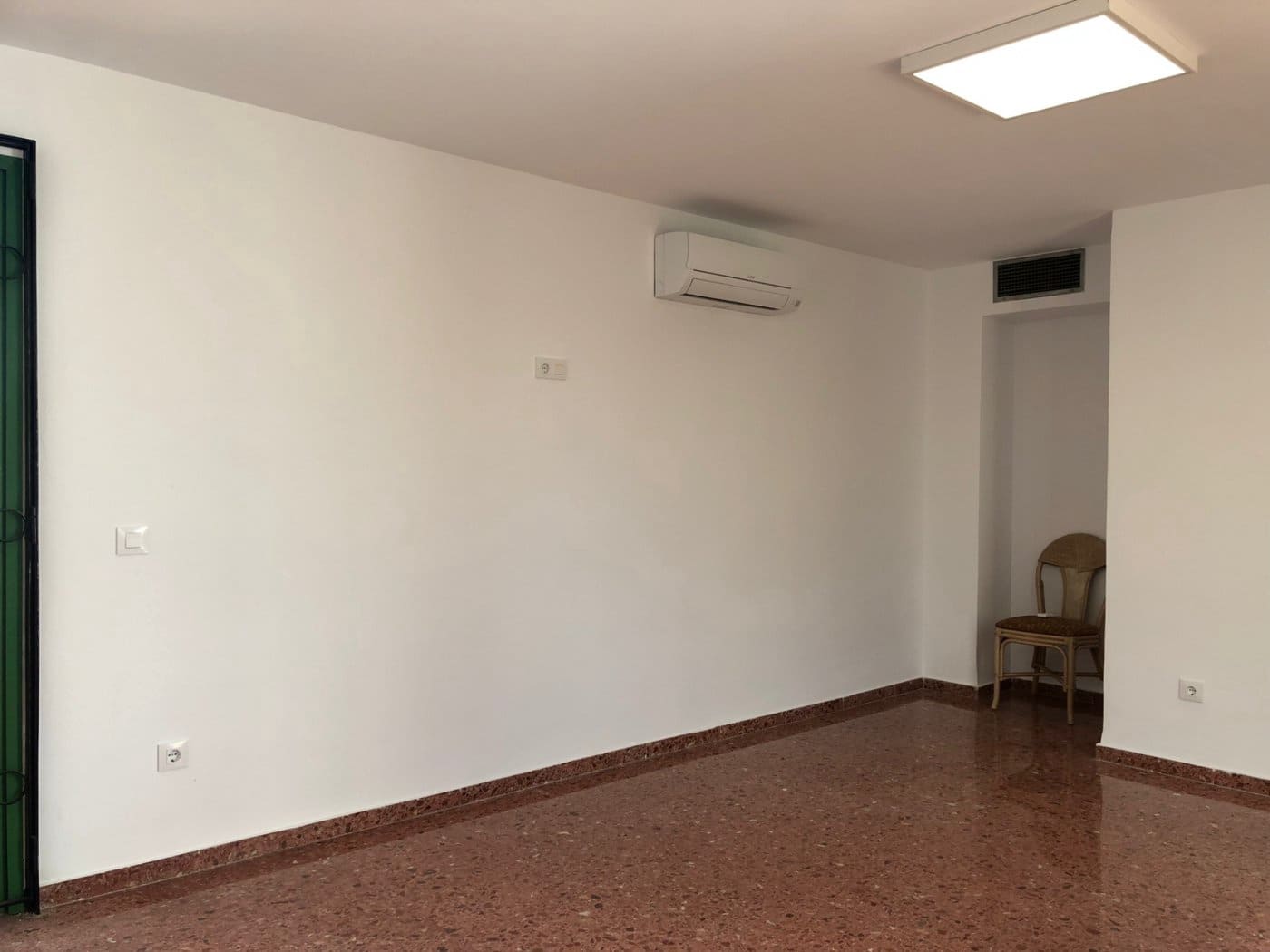 Local Commercial à vendre à Denia - 270 000 € (Ref: 7568446)