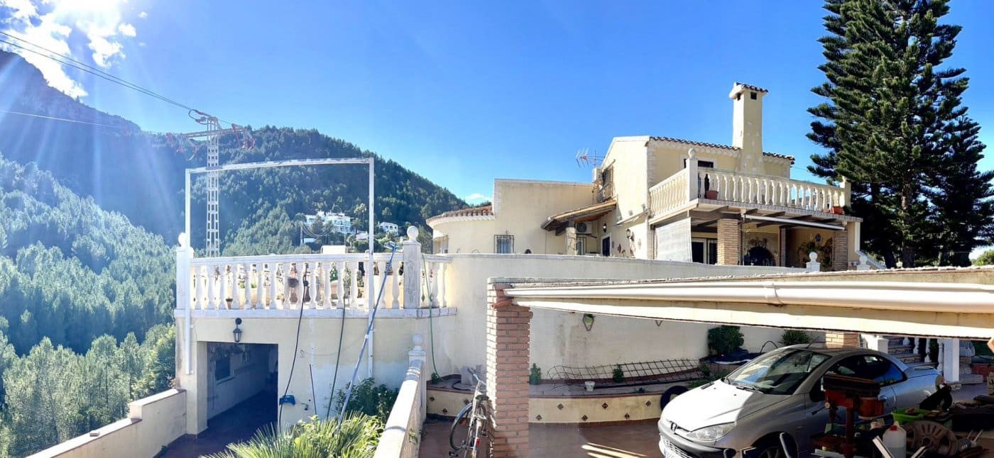 3 bedroom Villa for sale in Denia with pool garage - € 598,000 (Ref: 7568447)