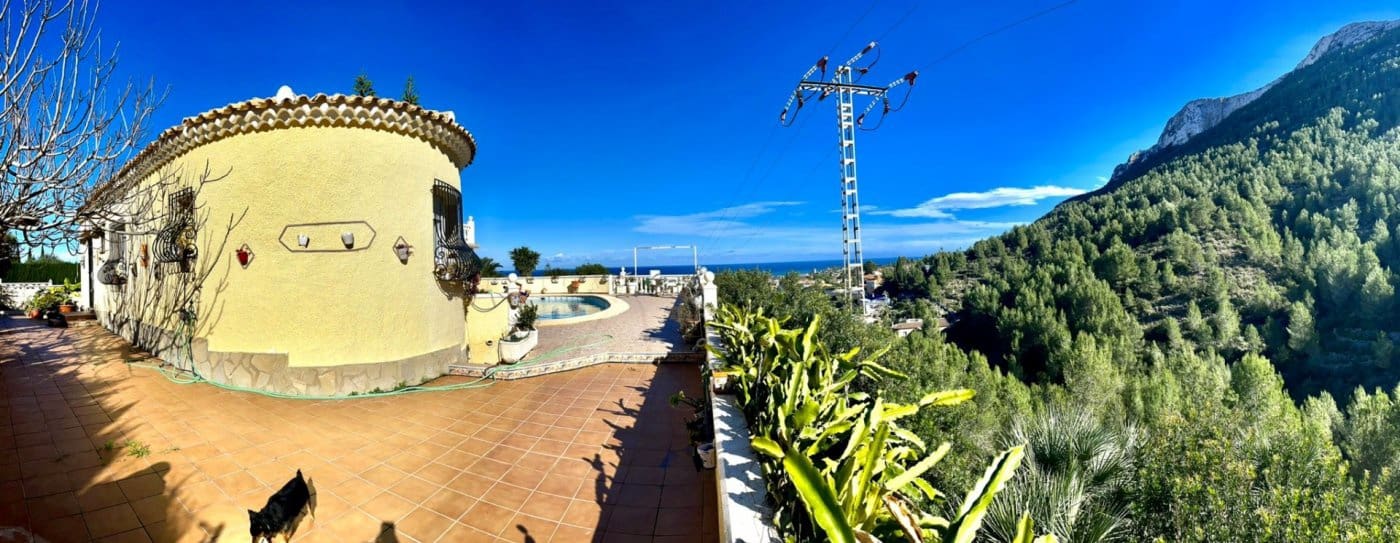 3 bedroom Villa for sale in Denia with pool garage - € 598,000 (Ref: 7568447)