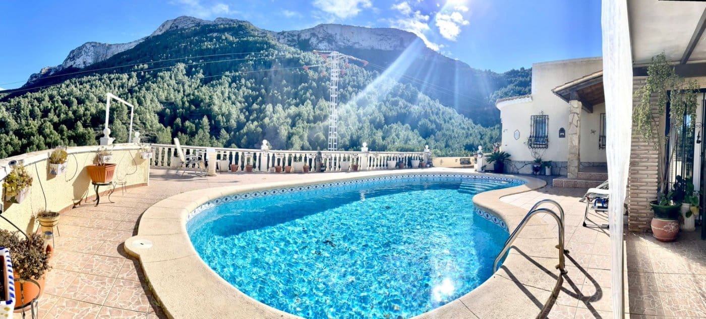 3 bedroom Villa for sale in Denia with pool garage - € 598,000 (Ref: 7568447)