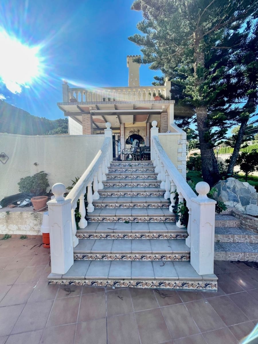 3 bedroom Villa for sale in Denia with pool garage - € 598,000 (Ref: 7568447)