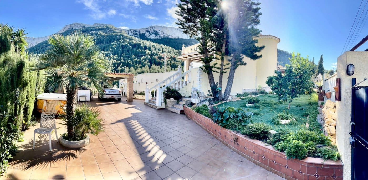 3 bedroom Villa for sale in Denia with pool garage - € 598,000 (Ref: 7568447)