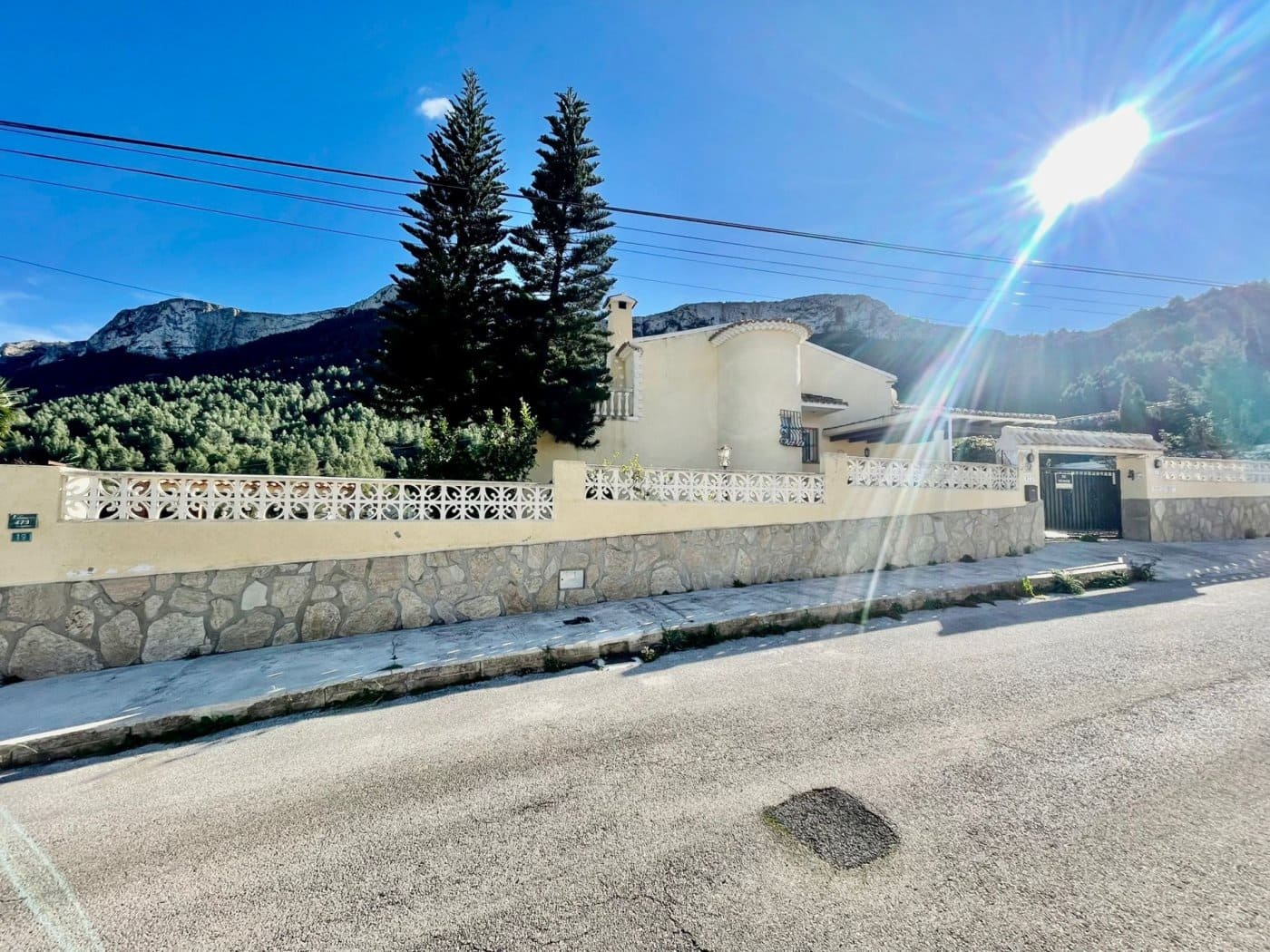 Chalet de 3 habitaciones en Dénia en venta con piscina garaje - 598.000 € (Ref: 7568447)