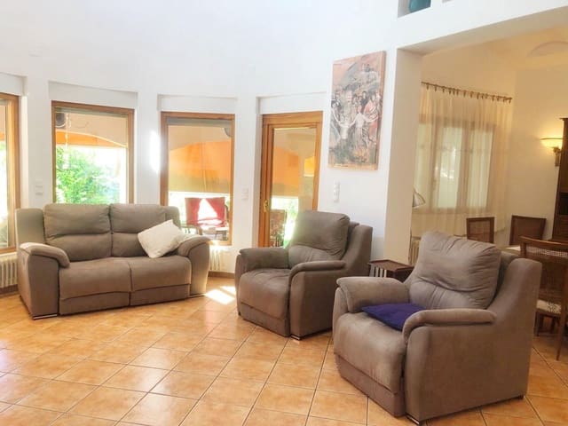 4 bedroom Villa for rent in Las Marinas / Les Marines, Dénia with pool garage - € 2,600 (Ref: 7634799)