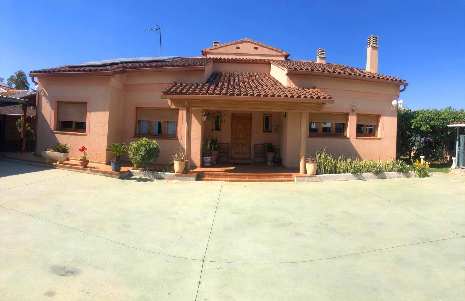 4 bedroom Villa for rent in Denia with pool garage - € 2,600 (Ref: 7634799)
