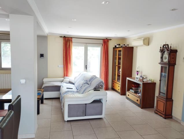 4 Zimmer Villa zu verkaufen in Dénia mit Pool Garage - 650.000 € (Ref: 7640919)