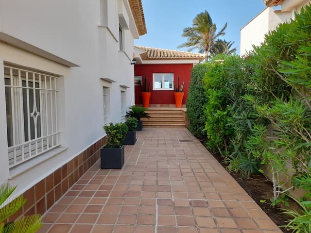 Chalet de 4 habitaciones en Les Bassetes - El Marjal, Dénia en venta con garaje - 2.300.000 € (Ref: 7696163)