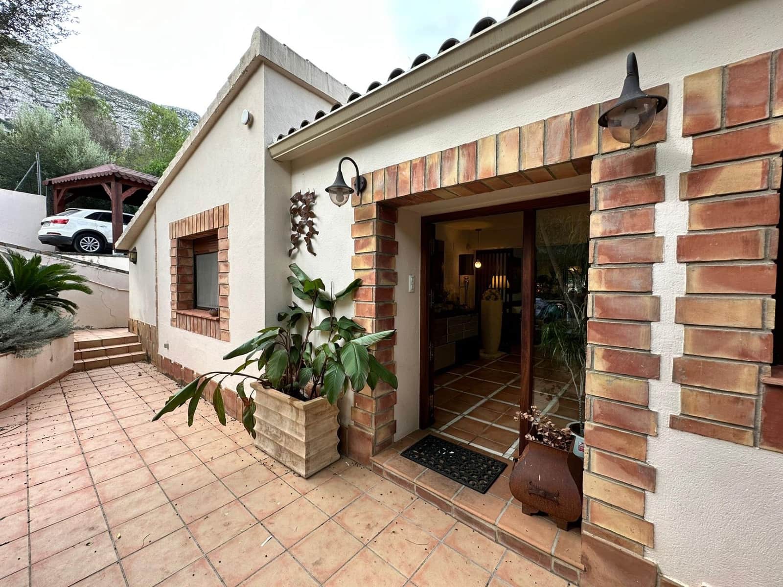 3 sypialnia Willa na sprzedaż w Denia z basenem garażem - 735 000 € (Ref: 8098302)