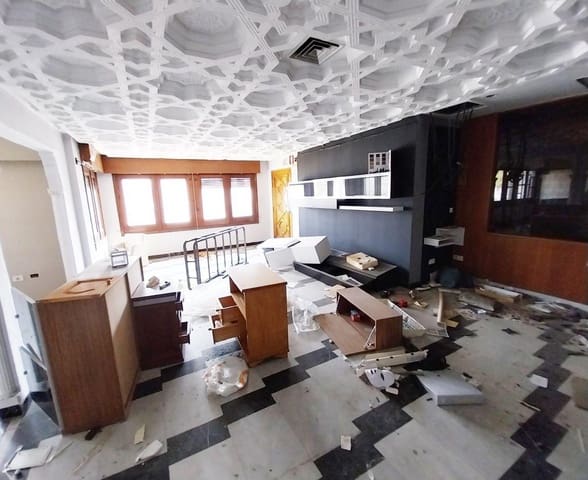 9 quarto Comercial para venda em Aldaia com garagem - 1 250 000 € (Ref: 8310328)