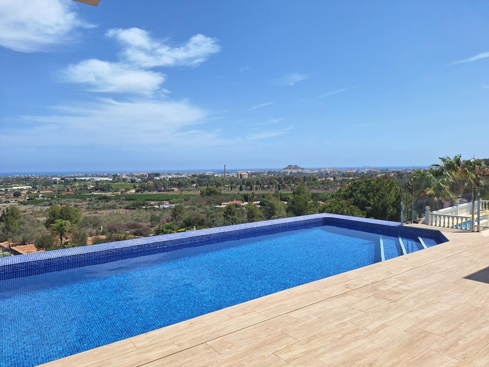 Chalet de 3 habitaciones en Dénia en venta con piscina garaje - 890.000 € (Ref: 8428799)