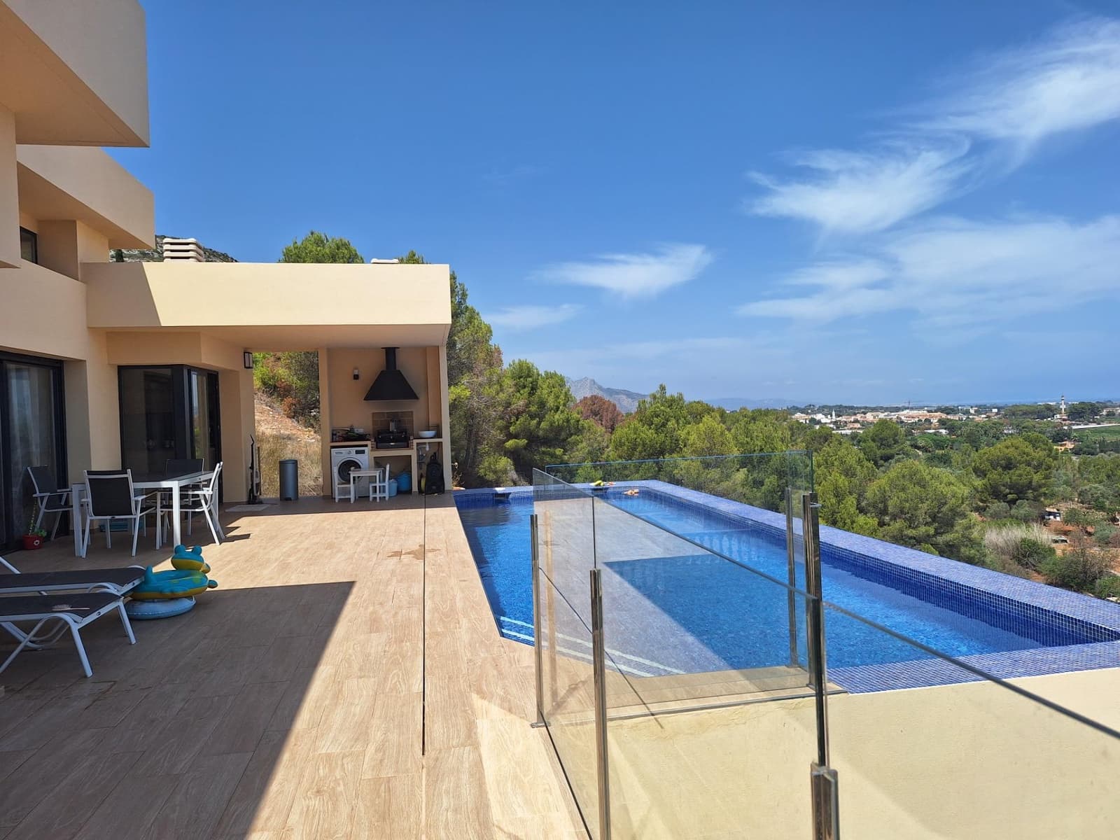 Chalet de 3 habitaciones en Dénia en venta con piscina garaje - 890.000 € (Ref: 8428799)