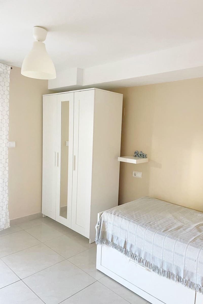 Appartement de 2 chambres à louer à Oliva avec piscine - 800 € (Ref: 8597670)