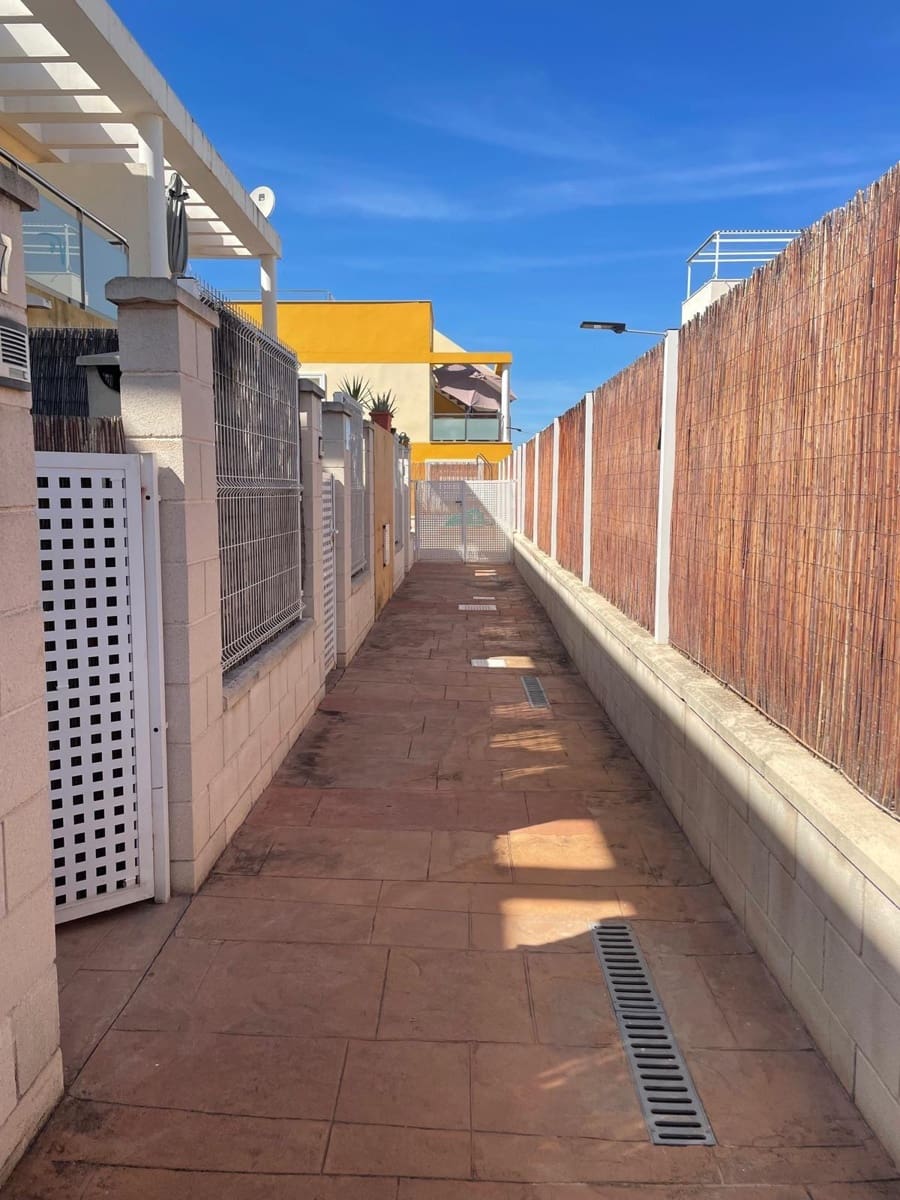 Appartement de 2 chambres à louer à Oliva avec piscine - 800 € (Ref: 8597670)
