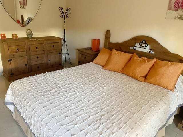 Appartement de 2 chambres à louer à Oliva avec piscine - 800 € (Ref: 8597670)