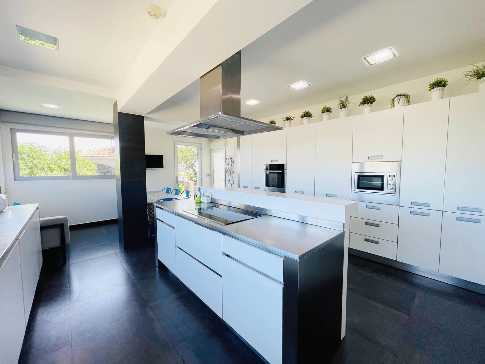 4 bedroom Villa for sale in Denia with pool garage - € 1,450,000 (Ref: 8874537)