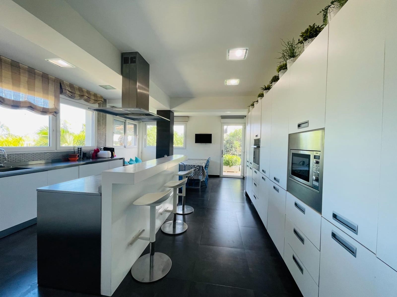 4 bedroom Villa for sale in Denia with pool garage - € 1,450,000 (Ref: 8874537)