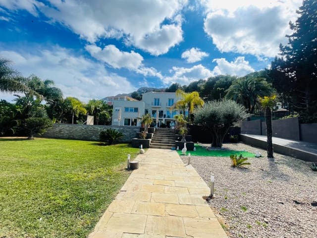 Chalet de 4 habitaciones en Dénia en venta con piscina garaje - 1.450.000 € (Ref: 8874537)