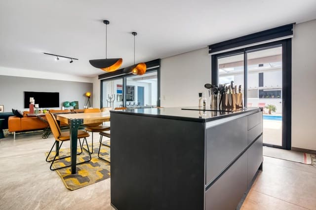 Chalet de 3 habitaciones en Dénia en venta con piscina garaje - 870.000 € (Ref: 8888176)