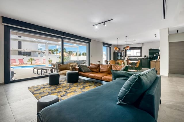 3 Zimmer Villa zu verkaufen in Dénia mit Pool Garage - 798.000 € (Ref: 8888176)