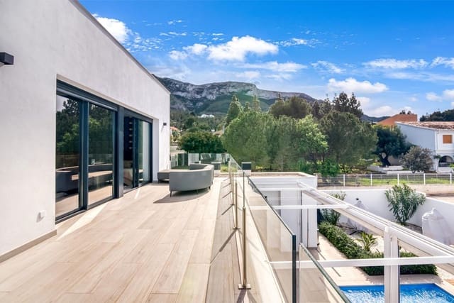 3 Zimmer Villa zu verkaufen in Dénia mit Pool Garage - 798.000 € (Ref: 8888176)