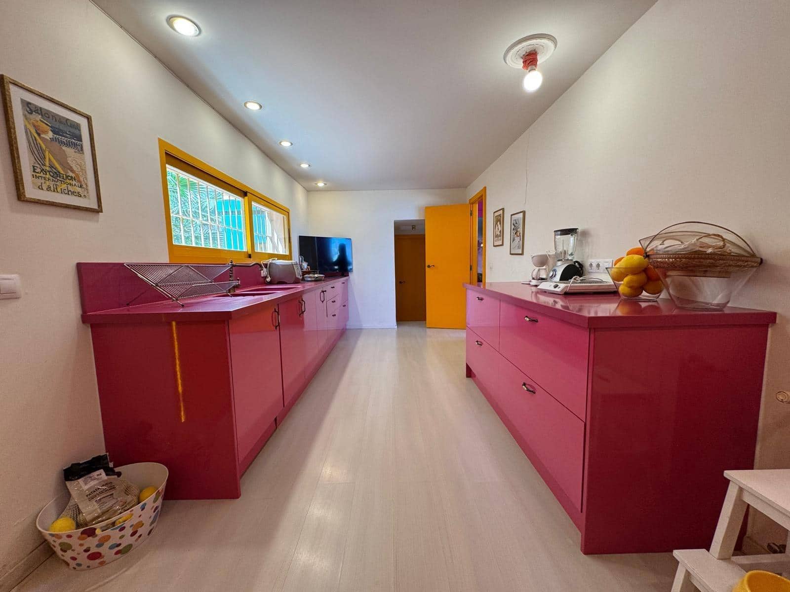 5 bedroom Villa for sale in Benidorm with garage - € 1,990,000 (Ref: 8894858)