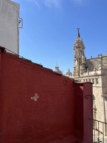 Townhouse for sale in Ciutat Vella, Valencia city - € 750,000 (Ref: 8895340)