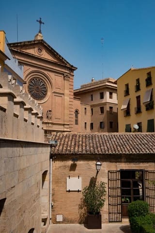 Townhouse for sale in Ciutat Vella, Valencia city - € 750,000 (Ref: 8895340)