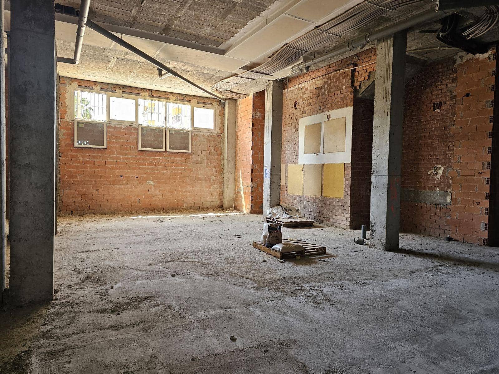 Local Commercial à louer à Denia - 4 000 € (Ref: 8957262)