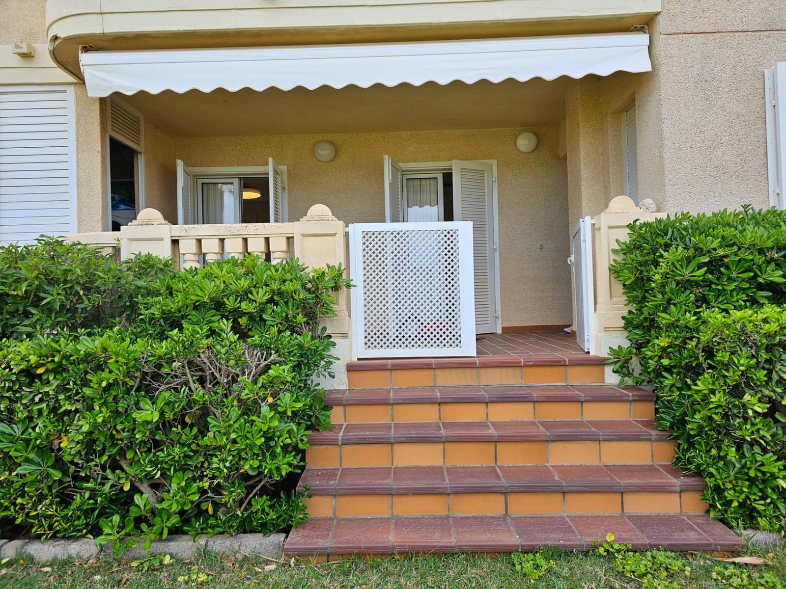 Appartement de 2 chambres à louer à Denia avec piscine - 900 € (Ref: 8982492)