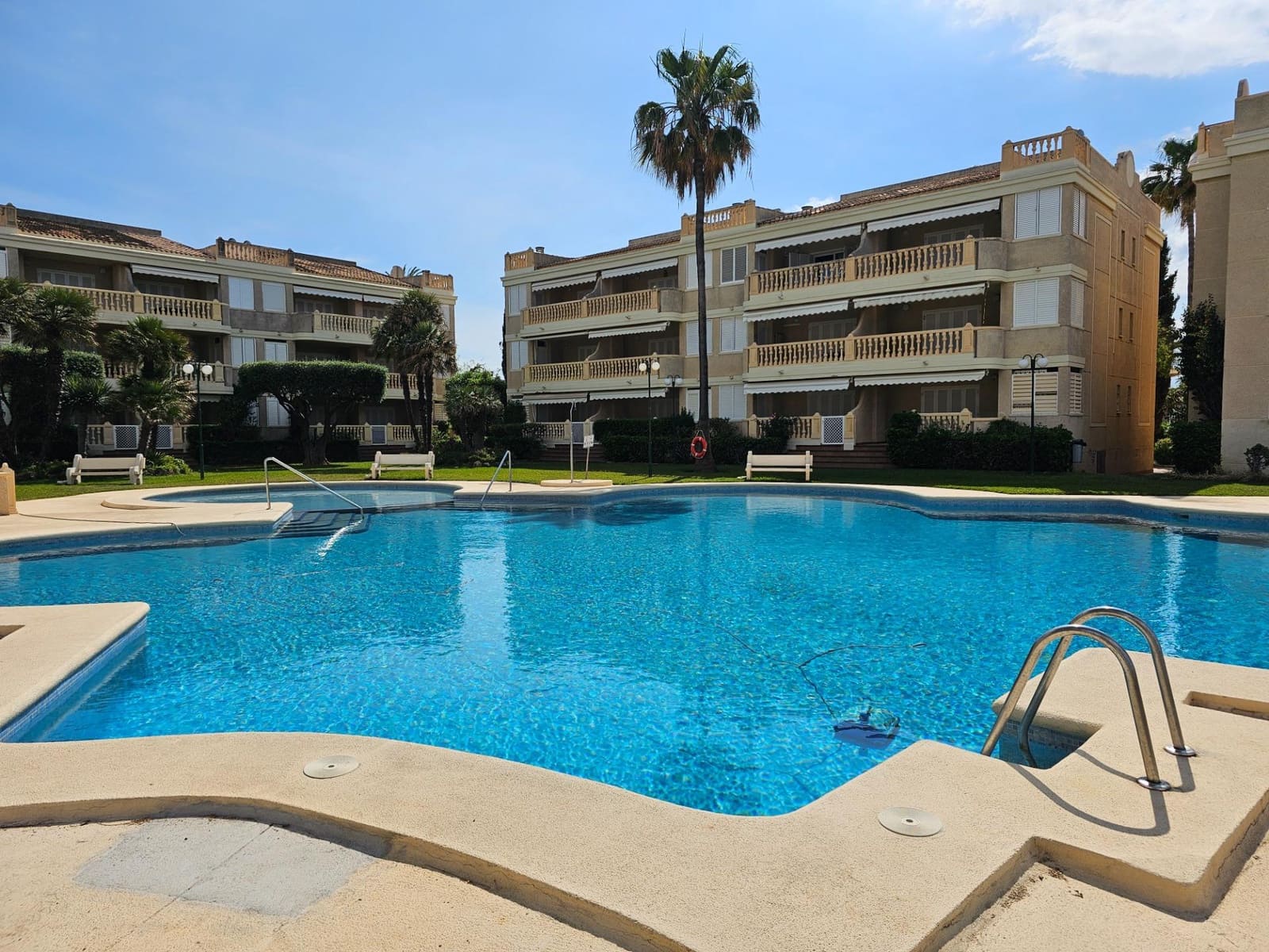 2 bedroom Apartment for rent in Denia with pool - € 900 (Ref: 8982492)