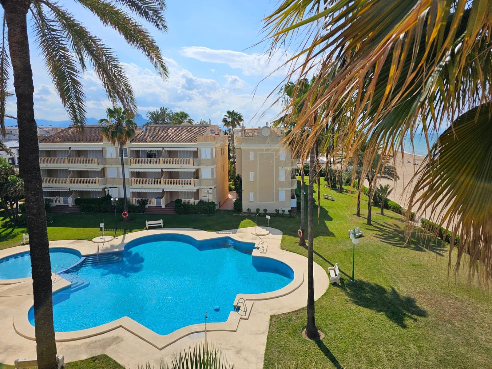 Apartamento de 2 habitaciones en Dénia en alquiler con piscina garaje - 850 € (Ref: 8982492)
