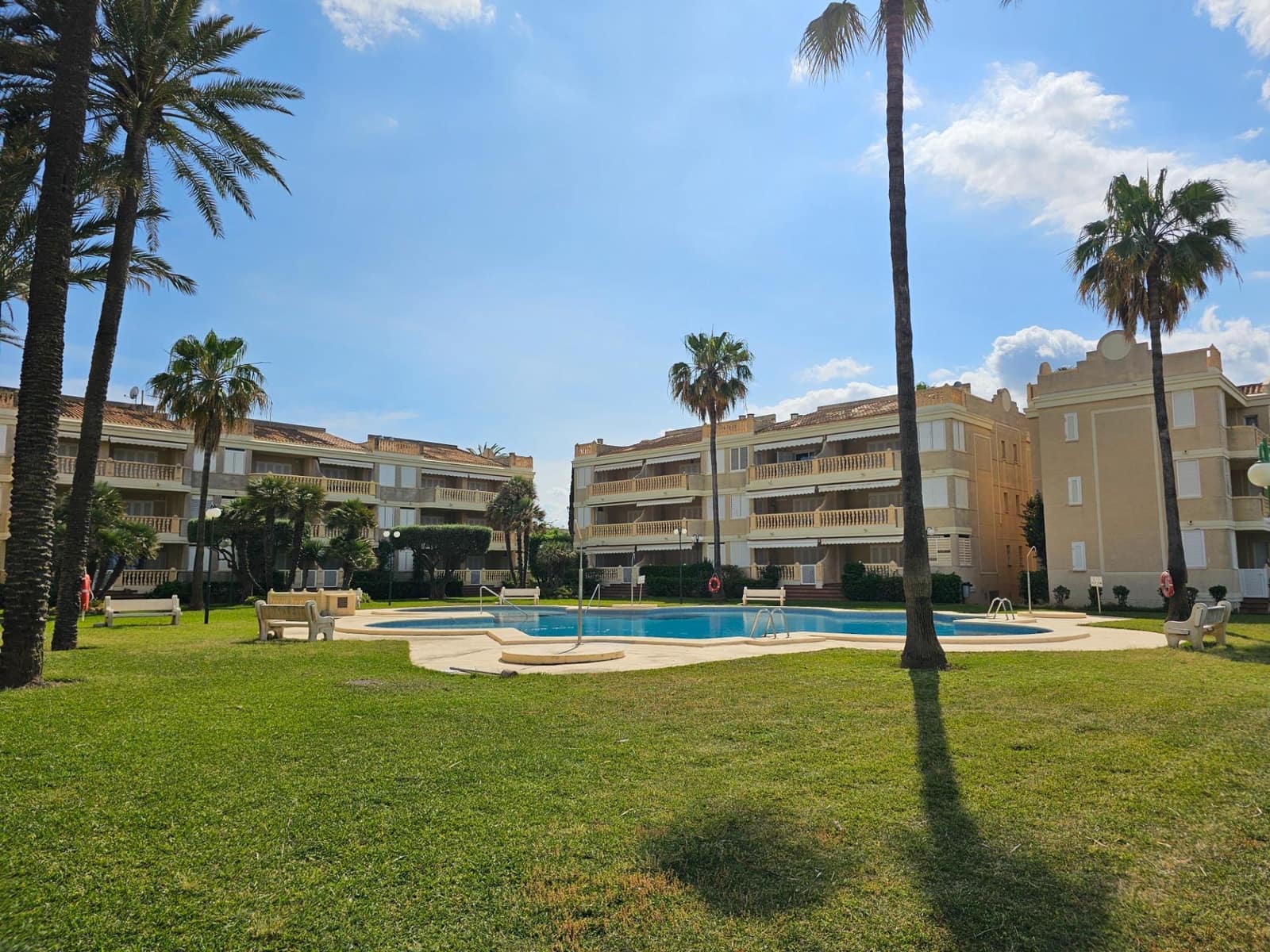 Apartamento de 2 habitaciones en Dénia en alquiler con piscina garaje - 850 € (Ref: 8982492)