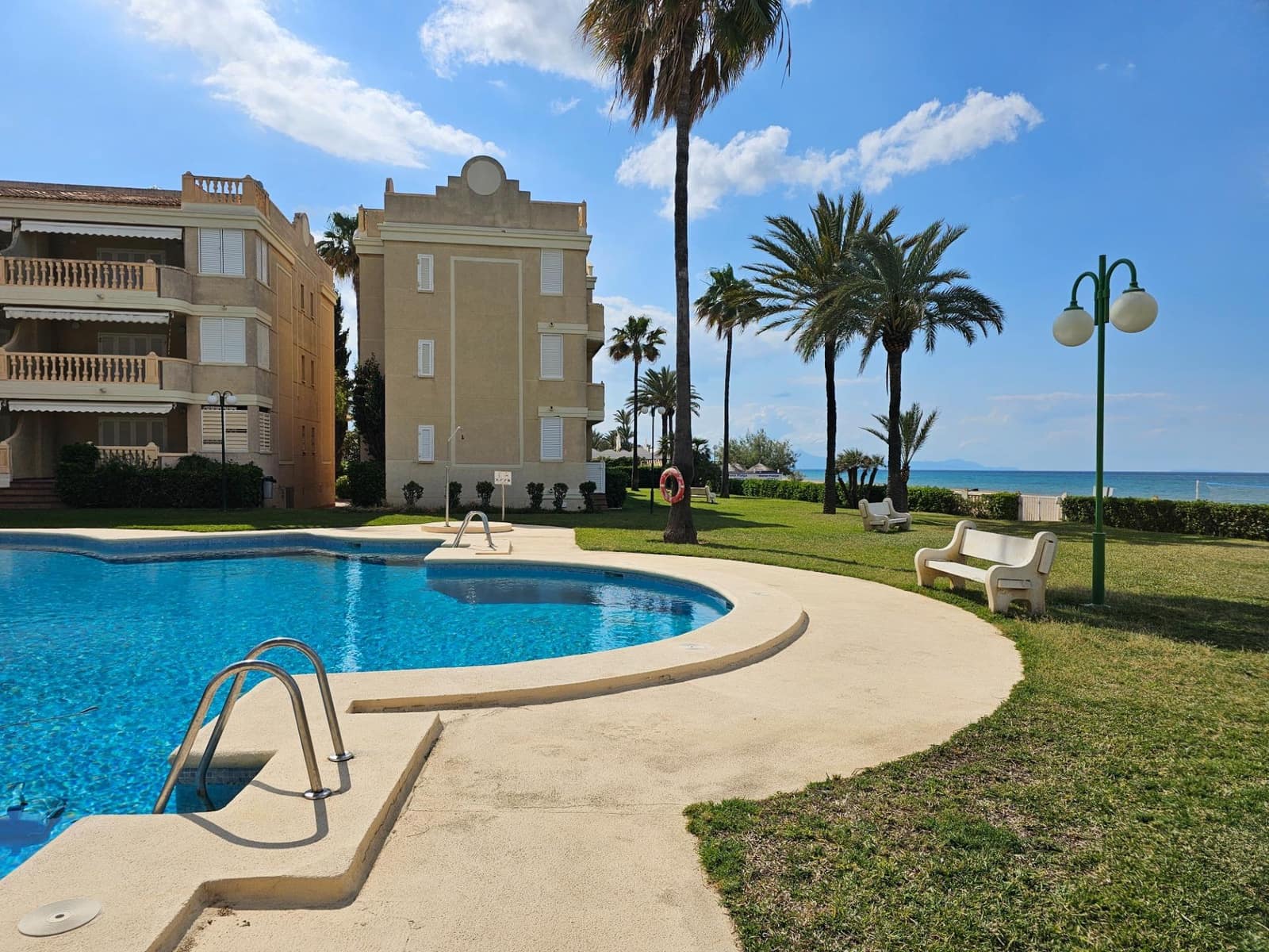 Apartamento de 2 habitaciones en Dénia en alquiler con piscina garaje - 850 € (Ref: 8982492)