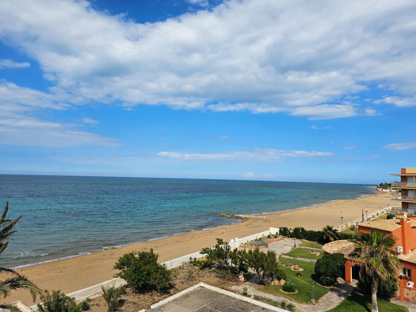 Apartamento de 2 habitaciones en Dénia en alquiler con piscina garaje - 850 € (Ref: 8982492)