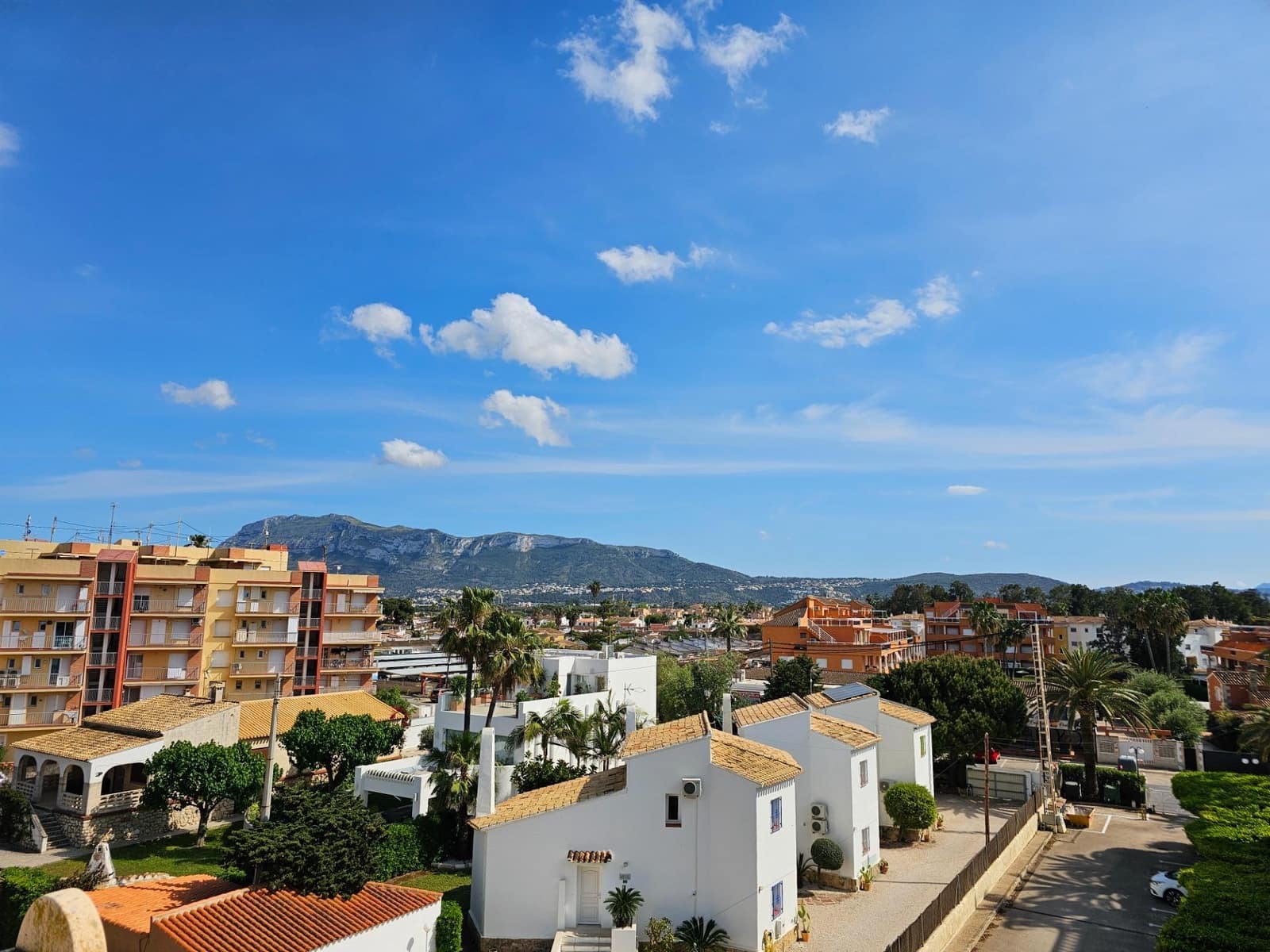 Apartamento de 2 habitaciones en Dénia en alquiler con piscina garaje - 850 € (Ref: 8982492)