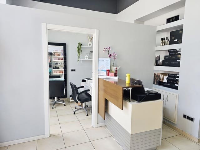 Yritys vuokrattavana paikassa El Puerto, Dénia - 1 000 € (Ref: 9007253)