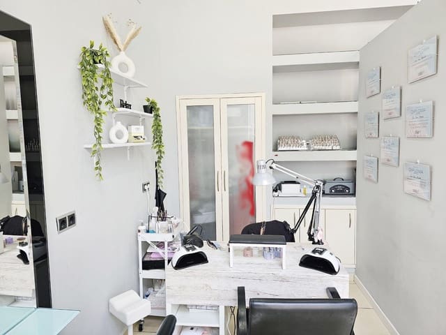 Yritys vuokrattavana paikassa El Puerto, Dénia - 1 000 € (Ref: 9007253)