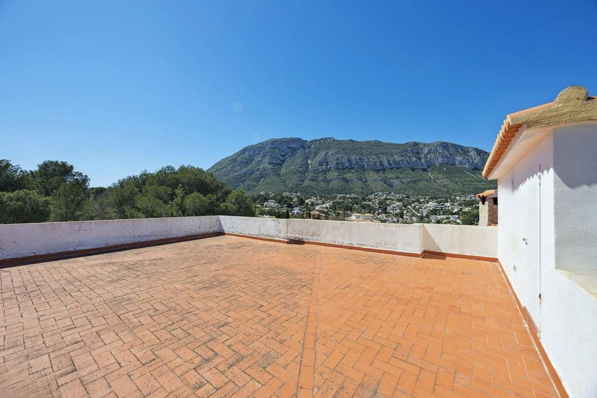 Chalet de 2 habitaciones en Dénia en venta con piscina garaje - 785.000 € (Ref: 9049009)