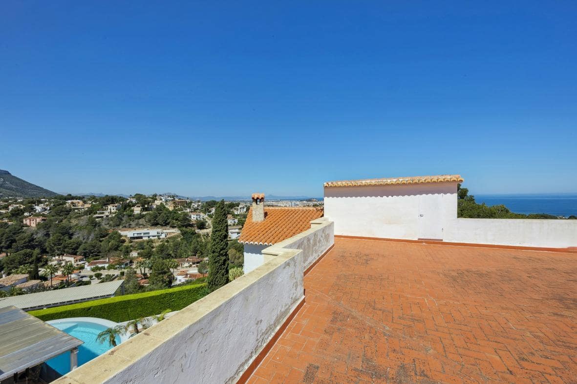 Chalet de 2 habitaciones en Dénia en venta con piscina garaje - 785.000 € (Ref: 9049009)