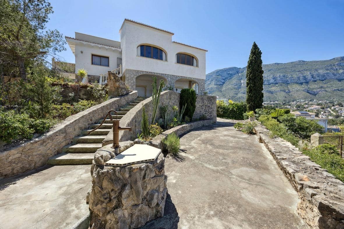 Chalet de 2 habitaciones en Dénia en venta con piscina garaje - 785.000 € (Ref: 9049009)