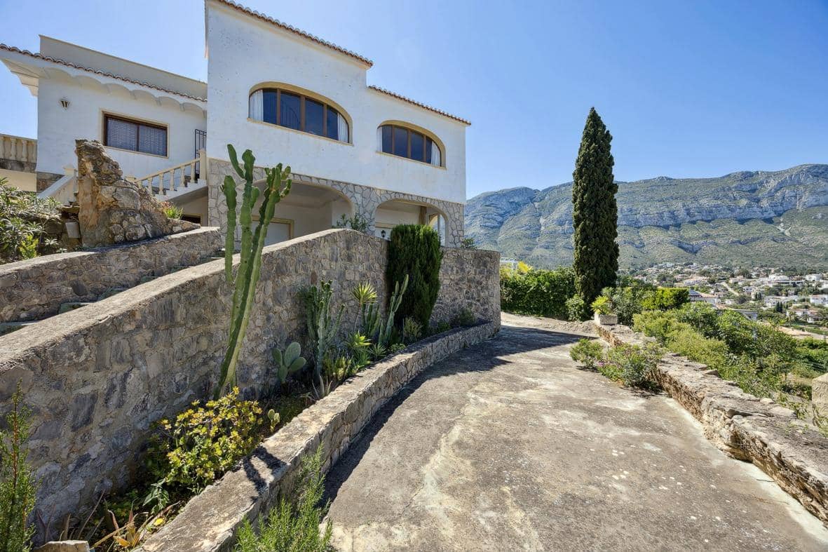 Chalet de 2 habitaciones en Dénia en venta con piscina garaje - 785.000 € (Ref: 9049009)