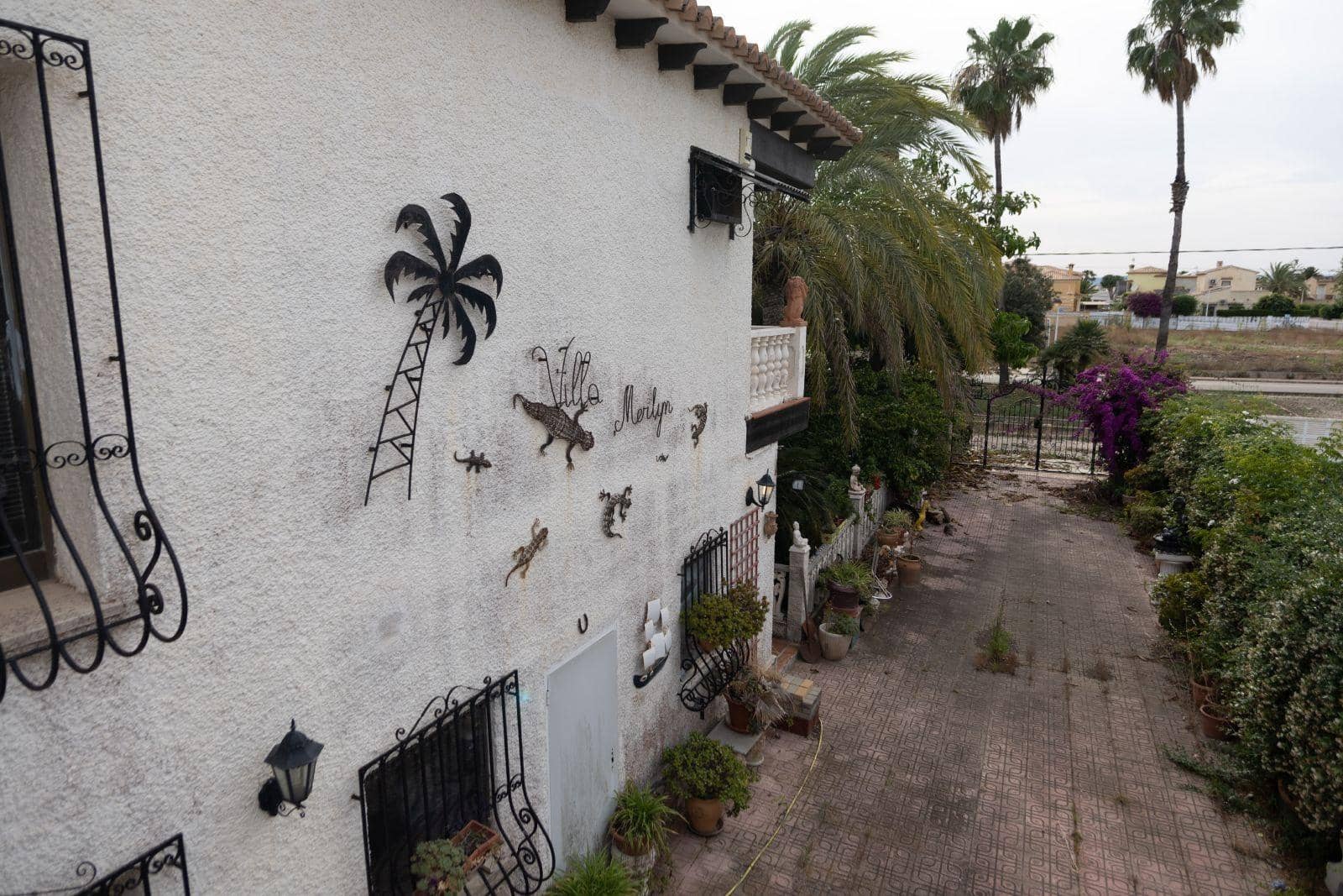 5 bedroom Villa for sale in Els Poblets with pool garage - € 845,000 (Ref: 9085405)