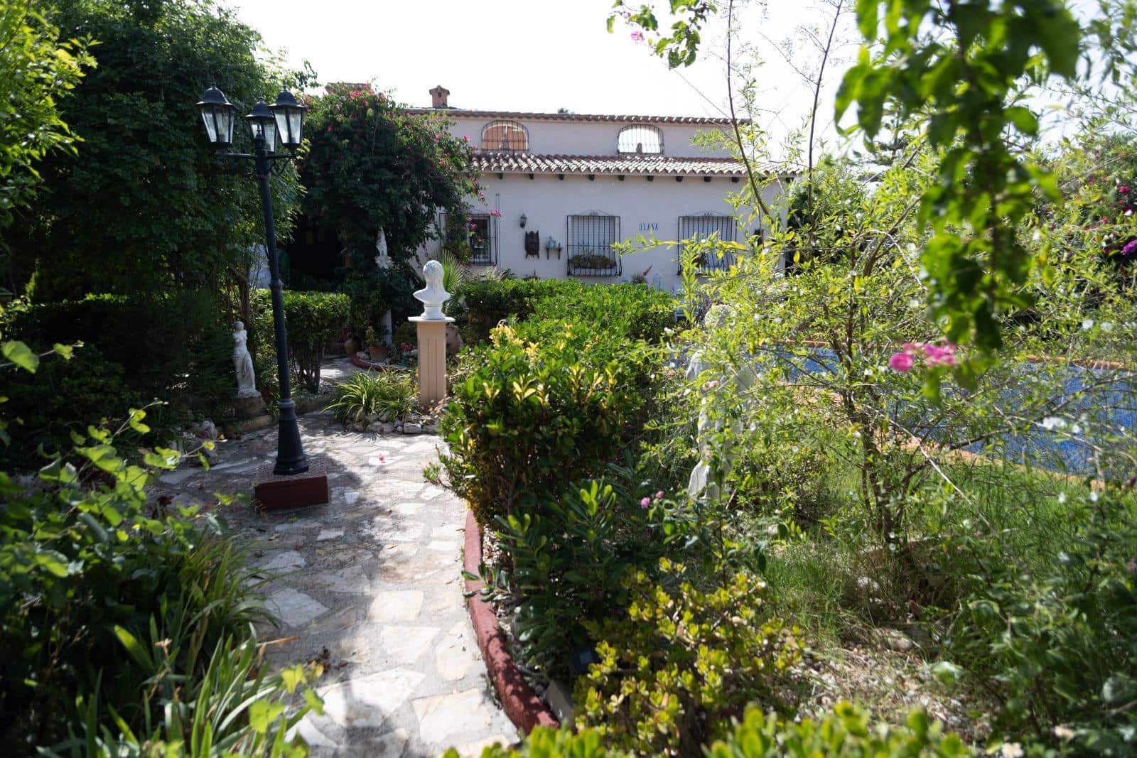5 bedroom Villa for sale in Els Poblets with pool garage - € 845,000 (Ref: 9085405)