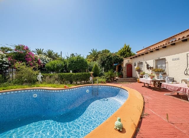 5 bedroom Villa for sale in Els Poblets with pool garage - € 845,000 (Ref: 9085405)