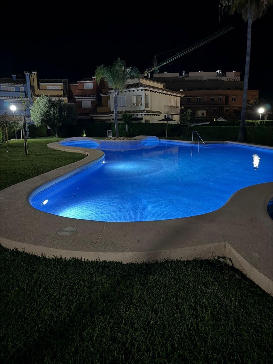 4 soveværelse Rækkehus til salg i Denia med swimmingpool - € 469.000 (Ref: 9106636)