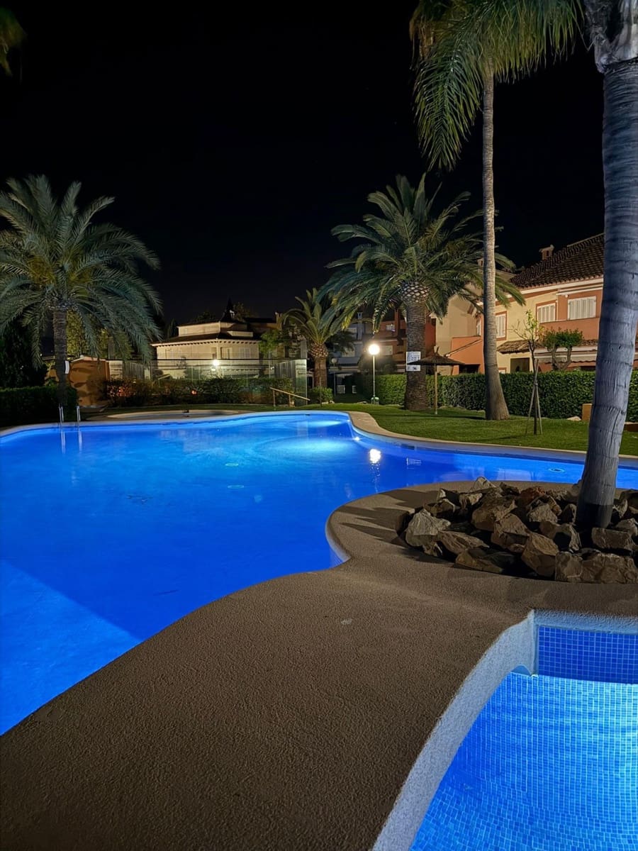 4 soveværelse Rækkehus til salg i Denia med swimmingpool - € 469.000 (Ref: 9106636)