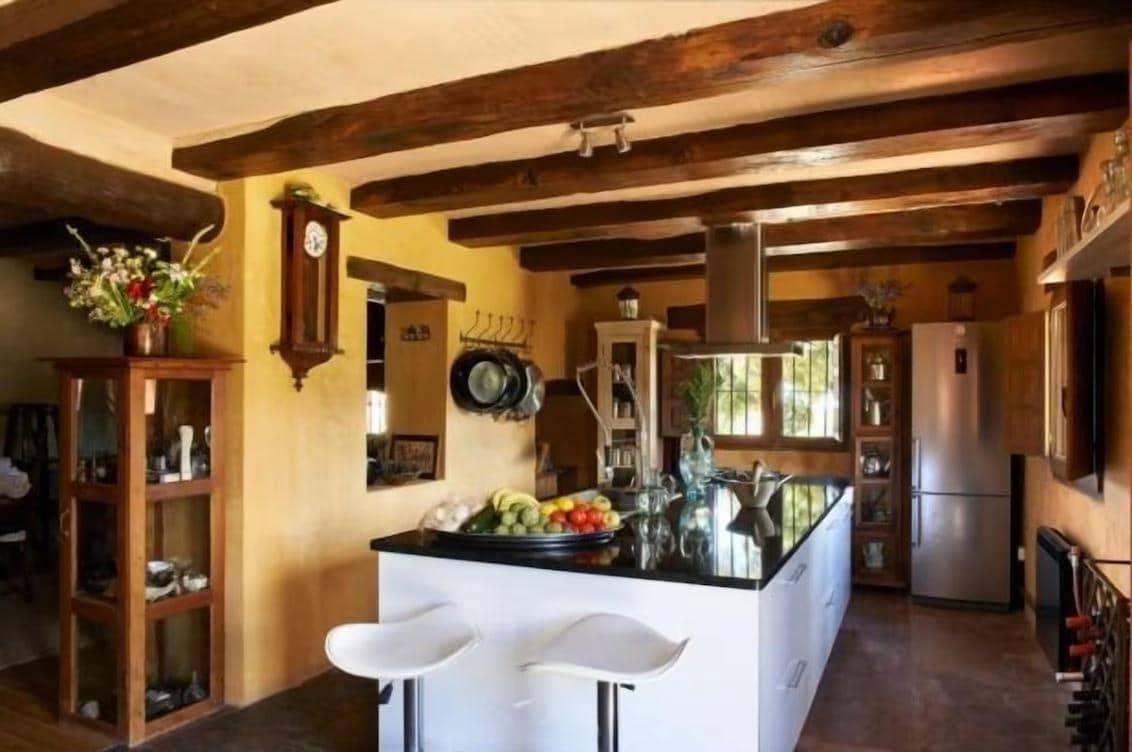 6 soveværelse Finca/Landehus til salg i Enguera med swimmingpool garage - € 1.100.000 (Ref: 9141733)