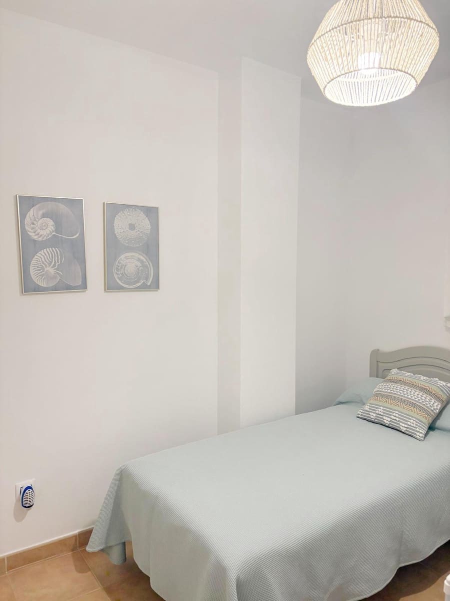 2 bedroom Apartment for rent in Denia with pool - € 750 (Ref: 9159620)